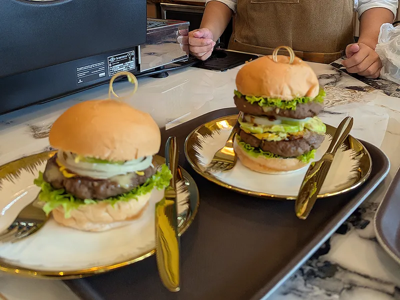 Fit24 Cafe Beef Burger