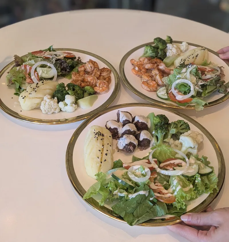 Fit24 macro-tracked meal plans prepared fresh daily in Dumaguete City.